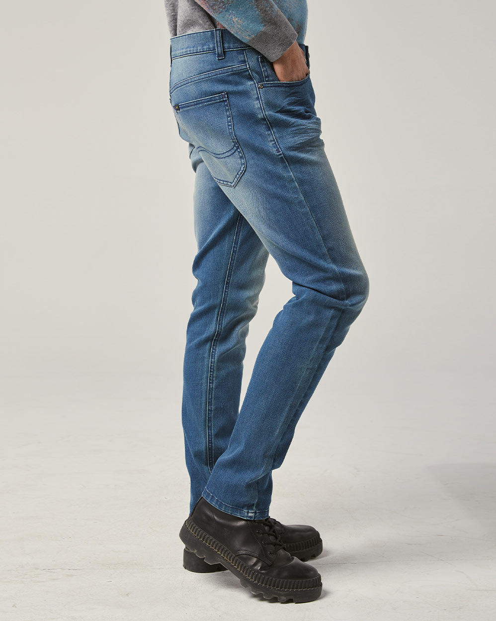 Men's Relaxed Fit Flex Jeans image 1