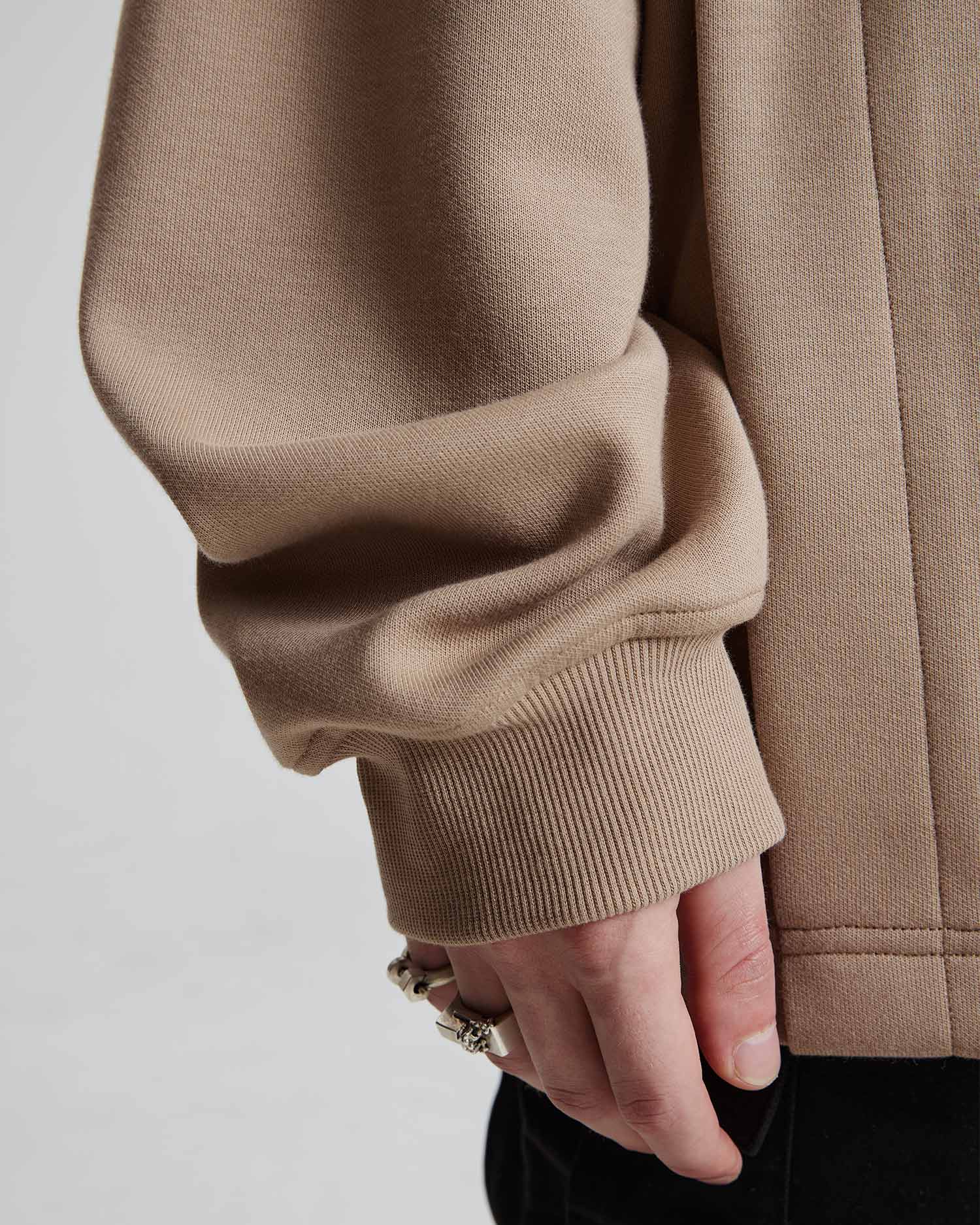 1 × Expandable Camel Sweatshirt image 4