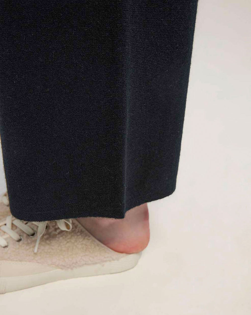 100% Cashmere Wide Leg Trouser With Pocket image 3