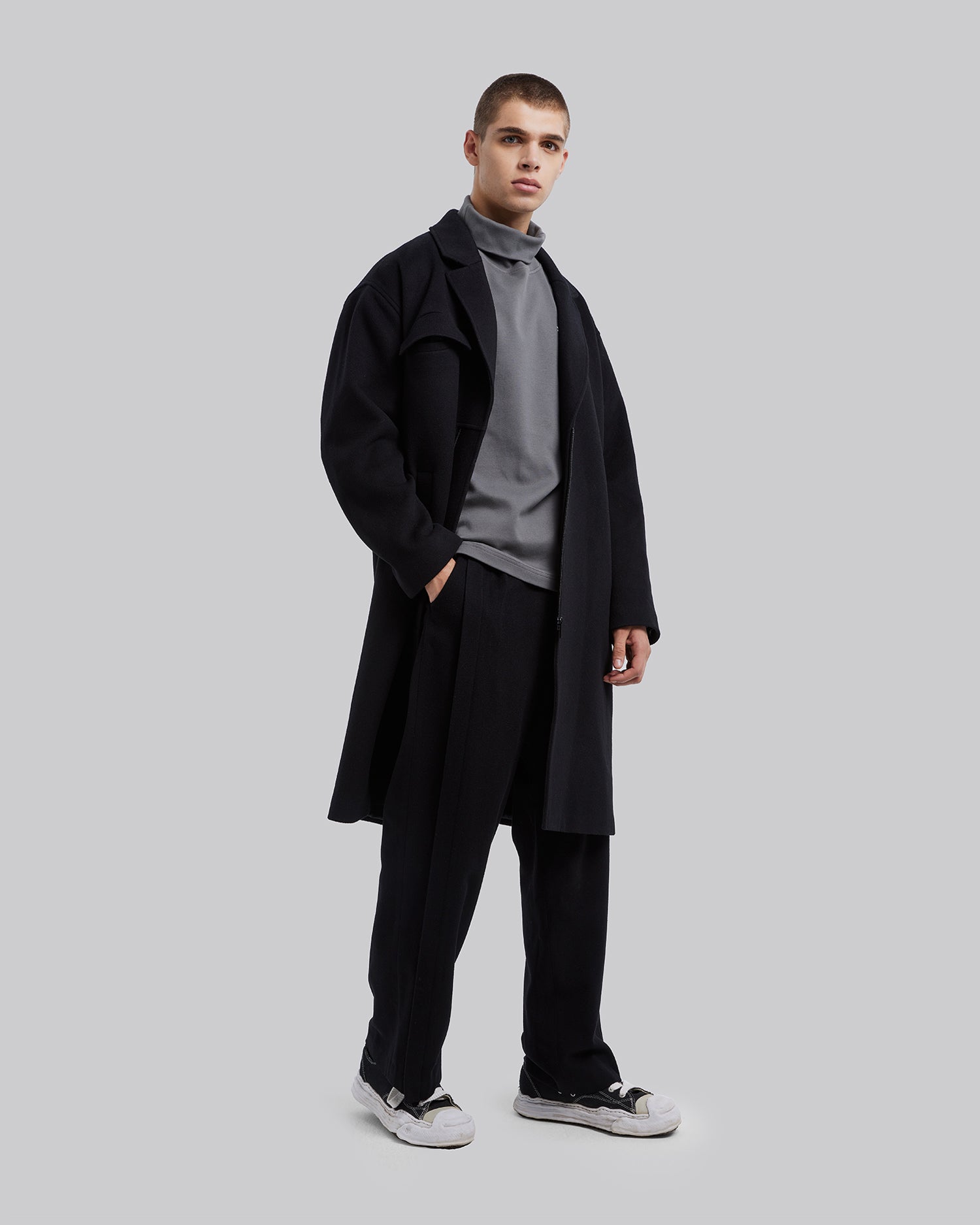 Straight-Fit Pleated Pants - Black, M image