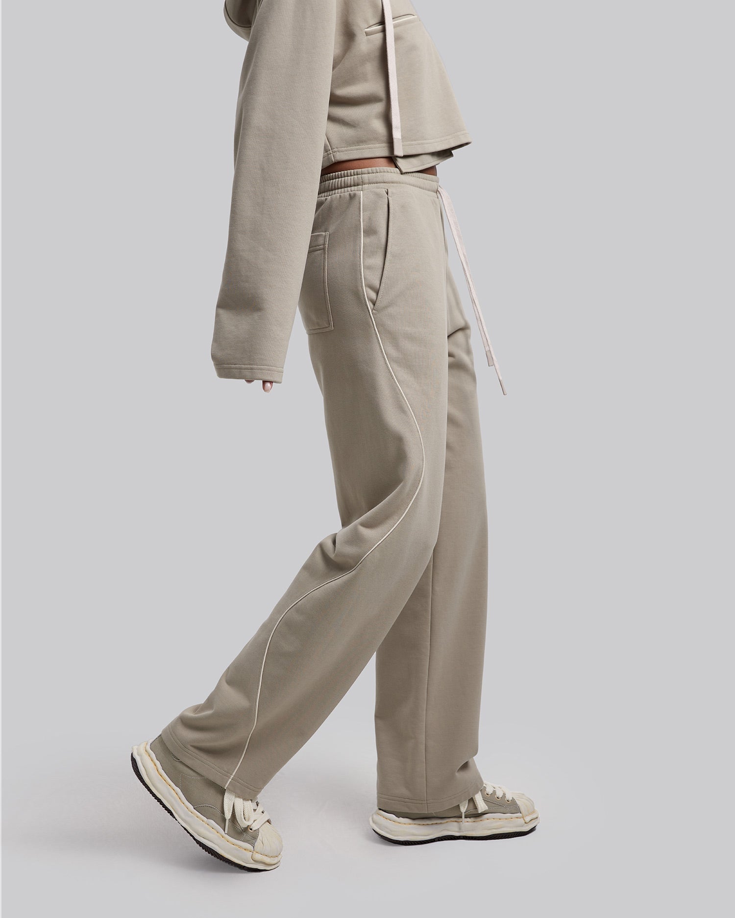 Sweatpants with Wavy Seams image 2
