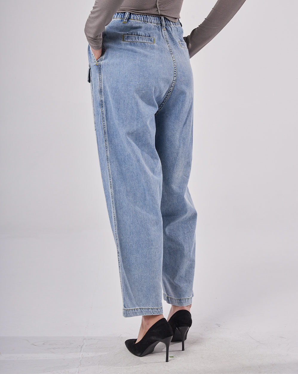 Regular Tapered Jeans image 3