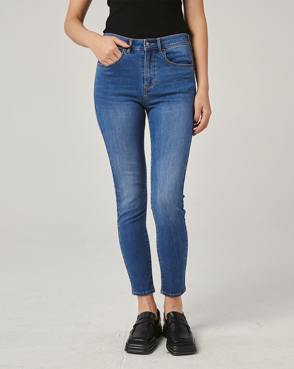 Classic Relaxed Fit Jeans - Blue, M image