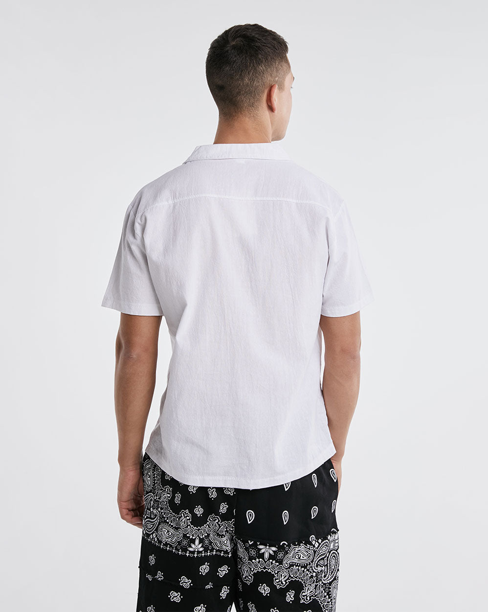 Stylish V-neck Linen T-shirt image 3