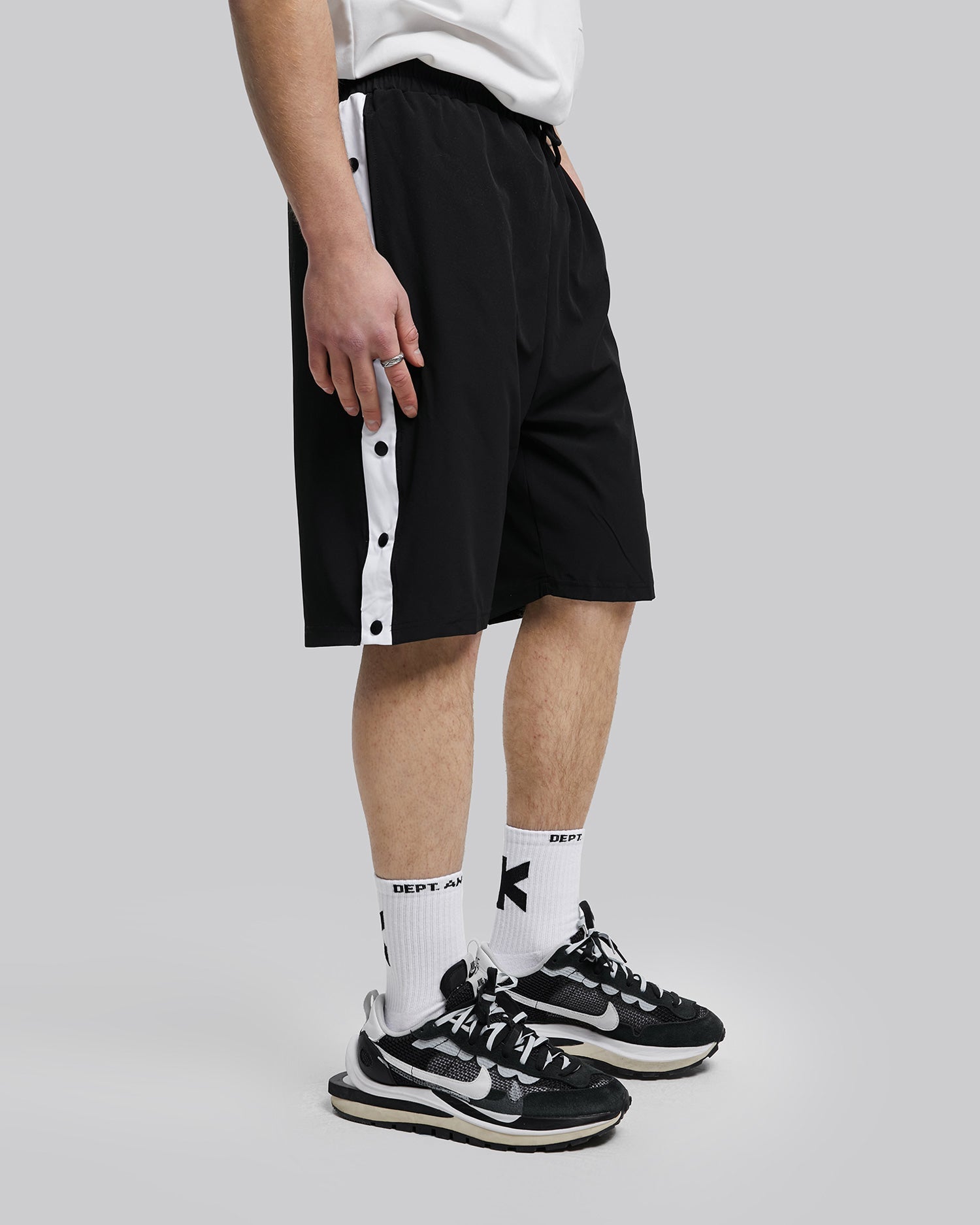Track-Shorts with Buttoned Sides image 3
