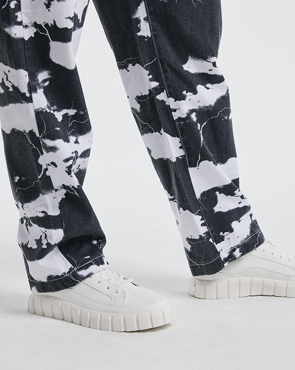Stylish Dyed Straight Leg Jeans image 6