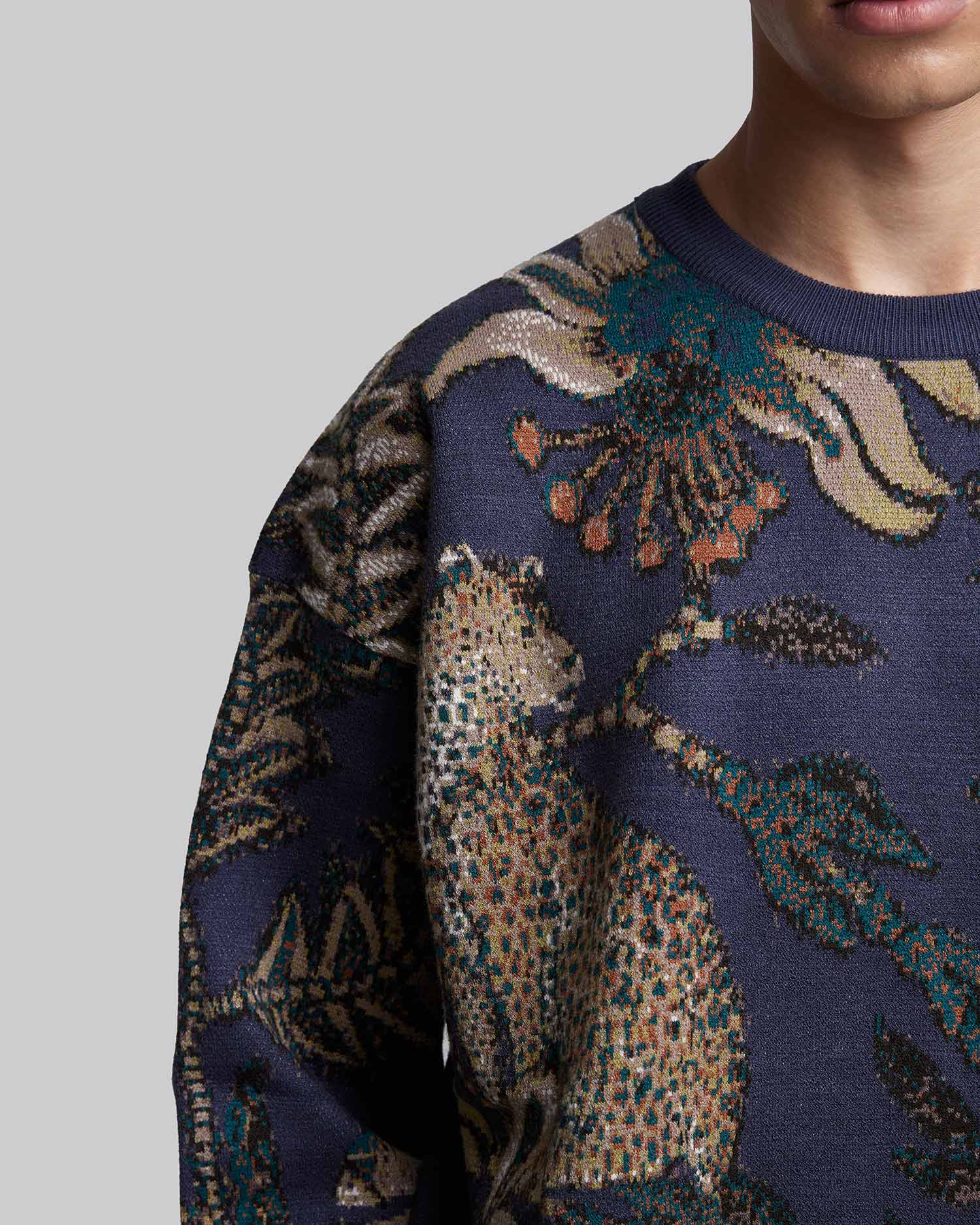 Sweatshirt With Animal &amp; Plant Graphics image 2