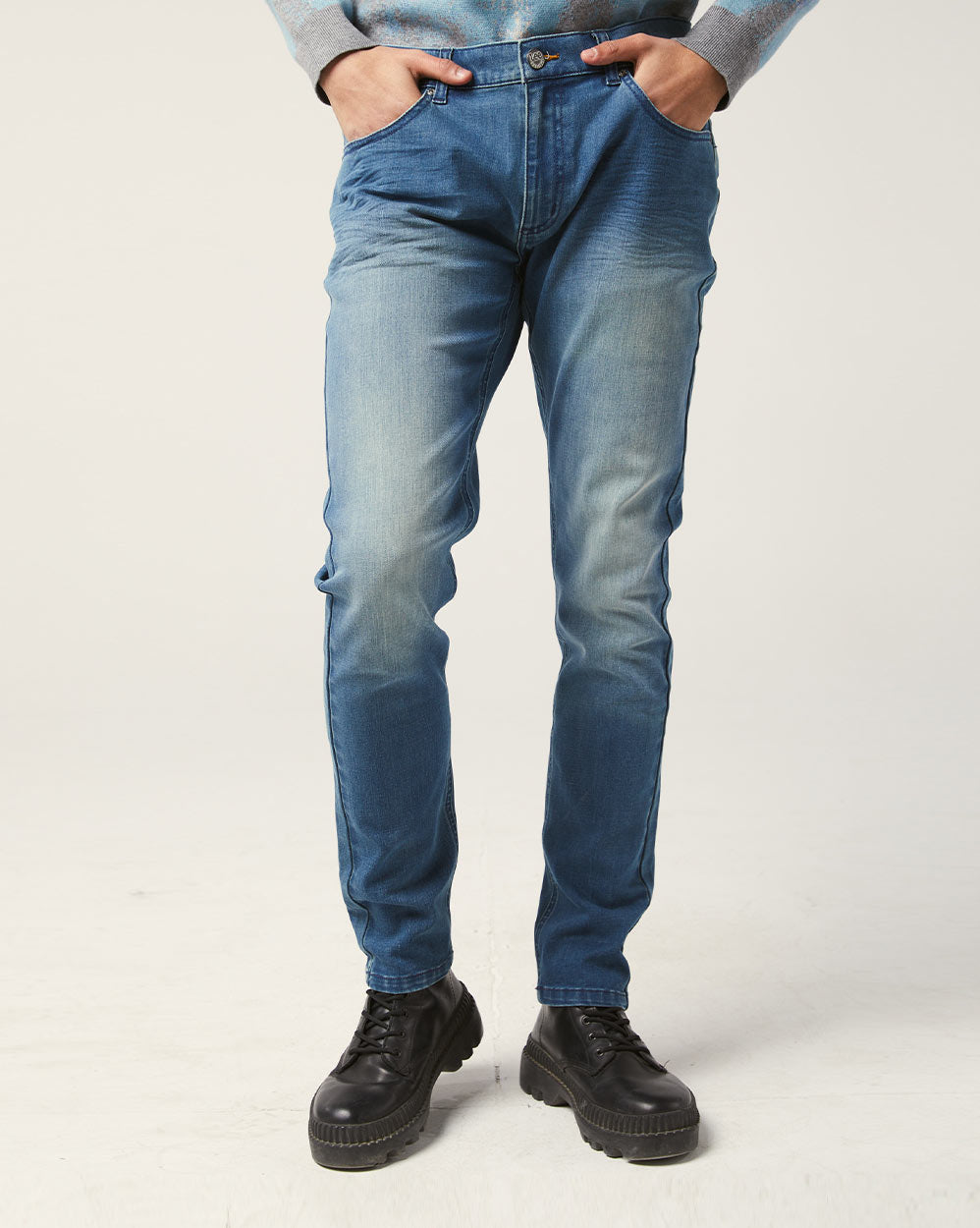 Men's Relaxed Fit Flex Jeans image 0