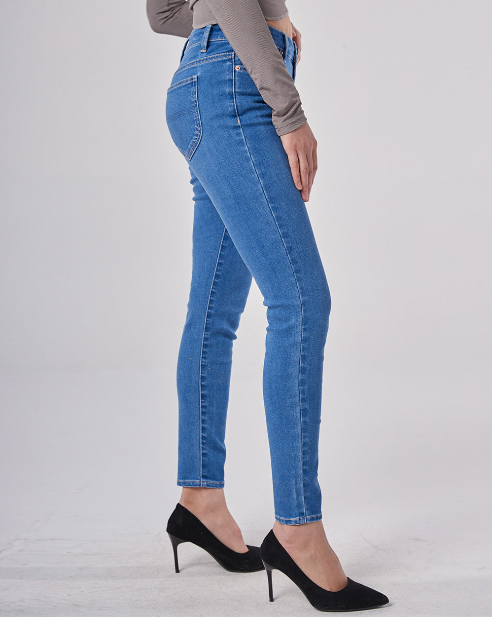 Women's High Rise Tapered Jeans image 2