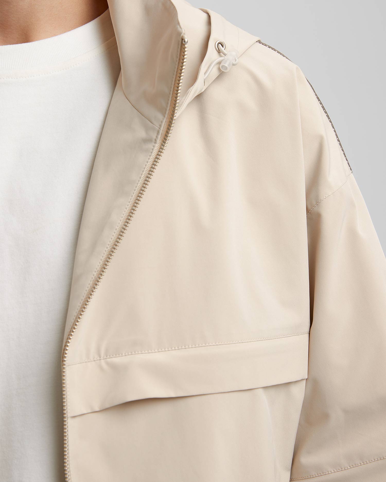 1 × Detachable-Sleeved Windbreaker image 3