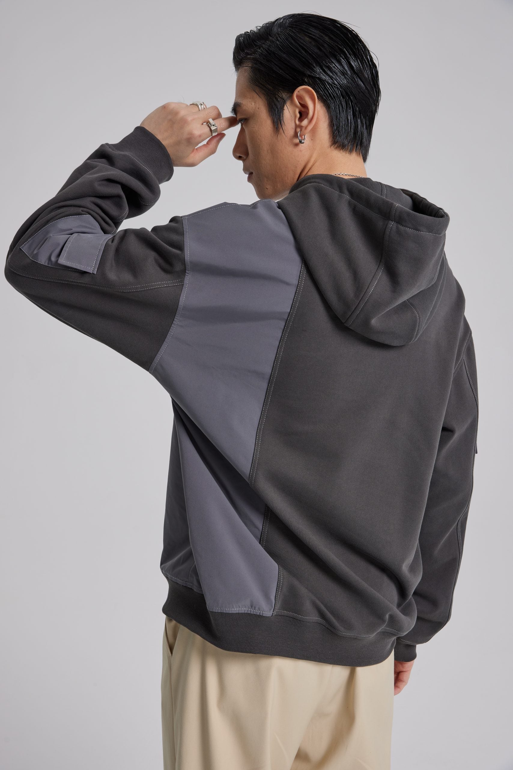 Arm-Pockets Paneled Hoodie image 4