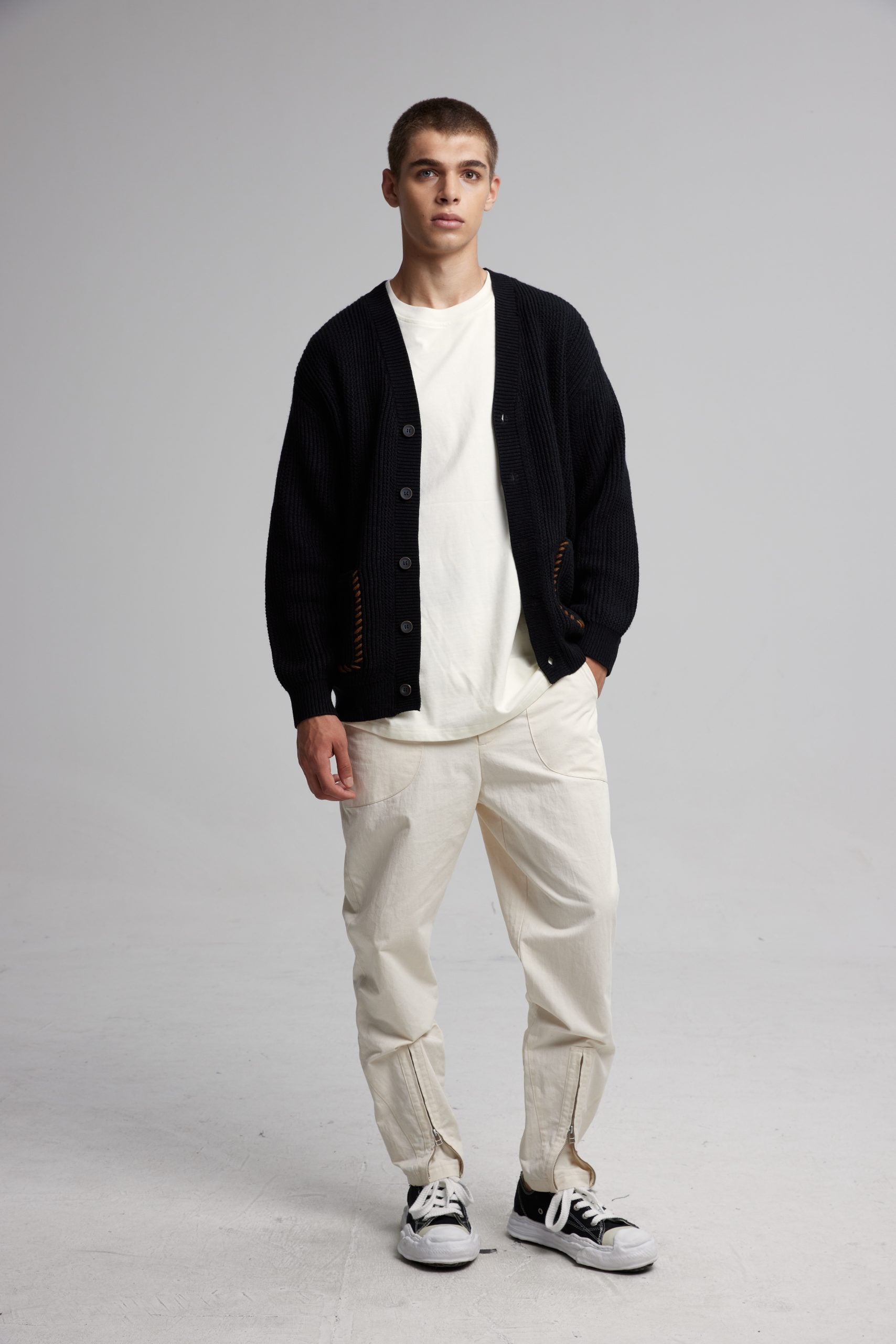 V-Neck Cardigan with Pockets - Black, M image