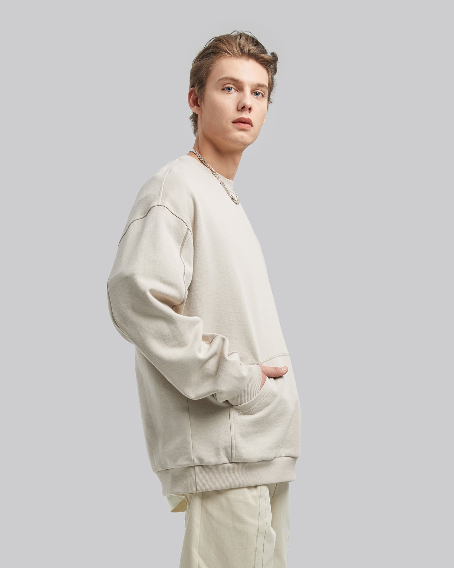 Two-Tone Pocket Sweatshirt image 4