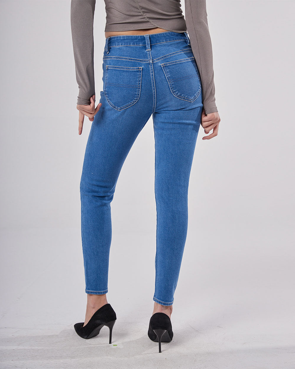Women's High Rise Tapered Jeans image 3