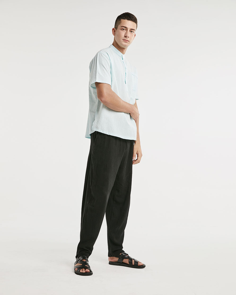 Light V-Neck Linen T-shirt - Spindle, M image