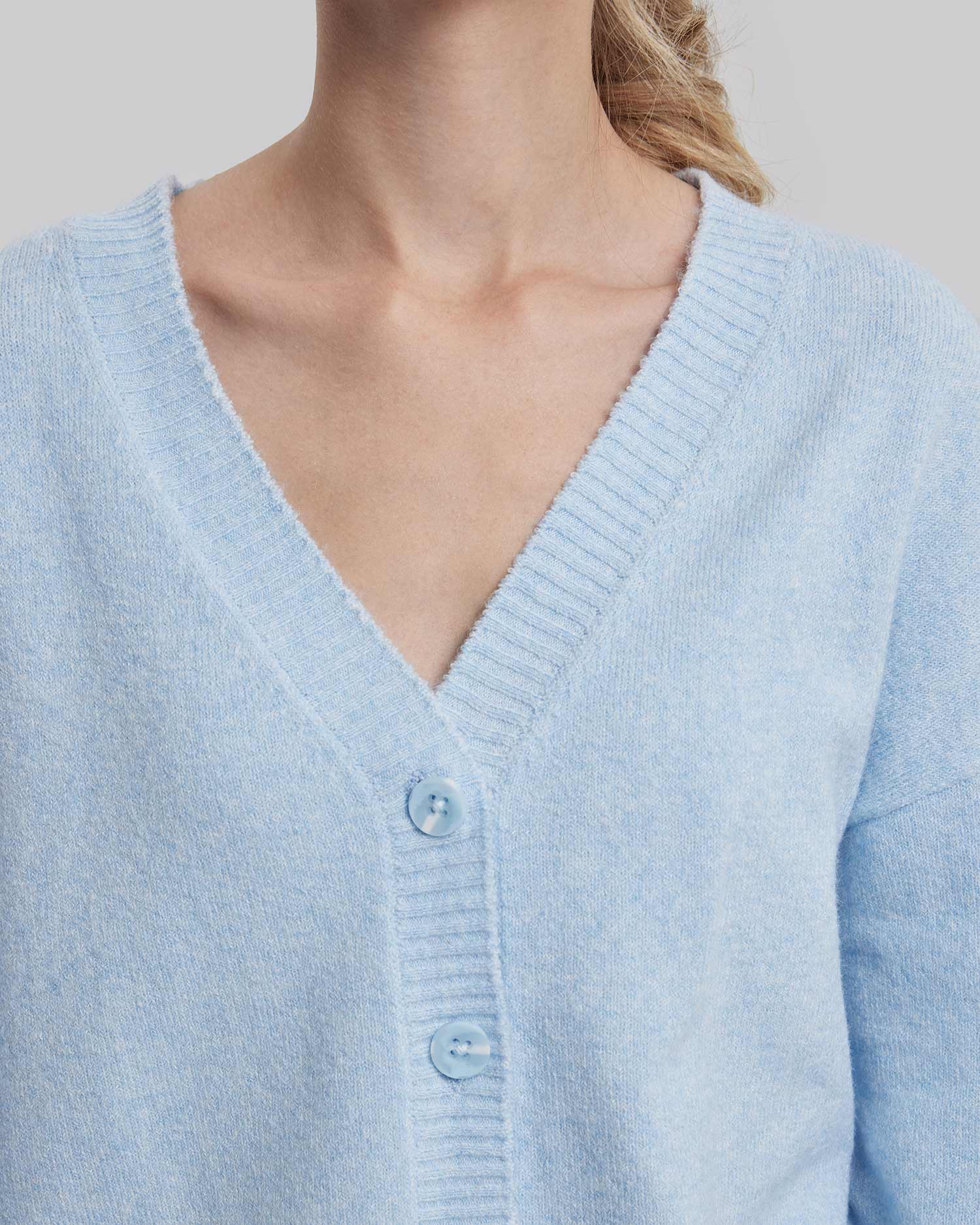 Cropped V-Neck Cardigan image 5