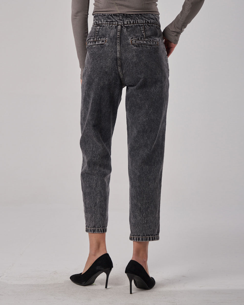 Women's Classic Stretch Jeans image 4