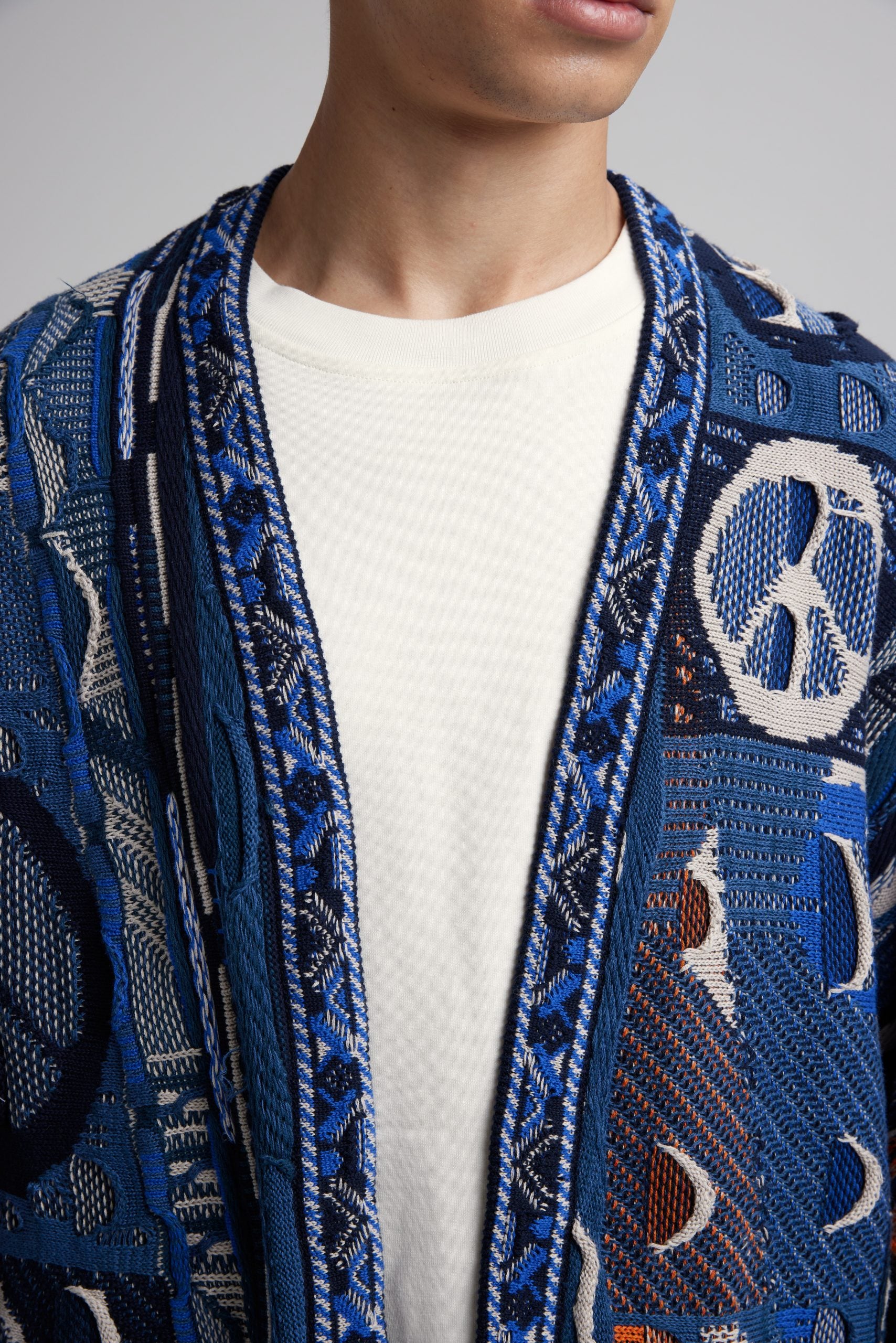 1 × Sweater With Cut-Out Graphics image 3