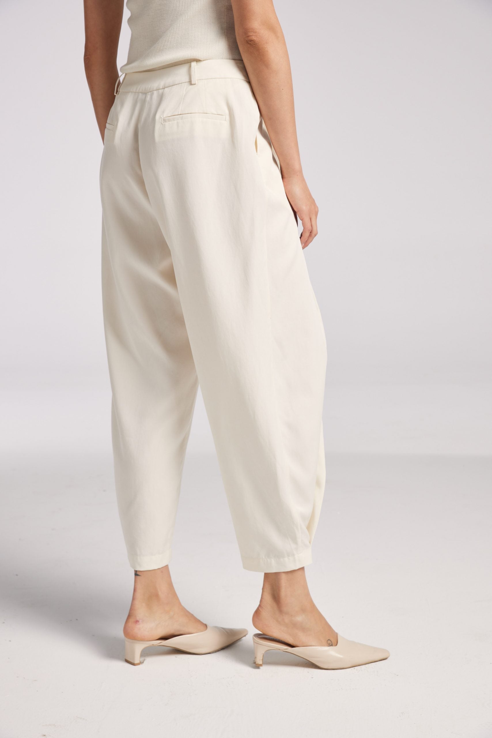 1 × Linen Tapered Pants image 2
