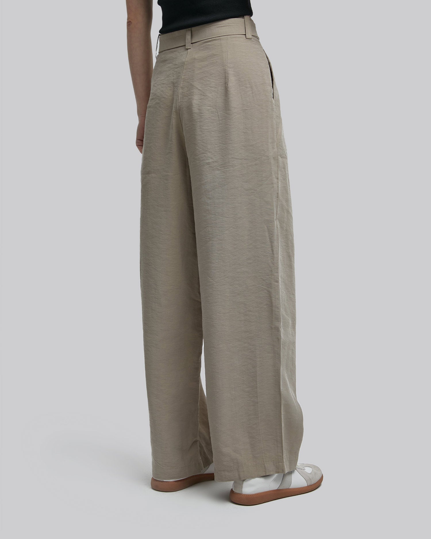 Solid Pleat Belted Loose Pants image 3