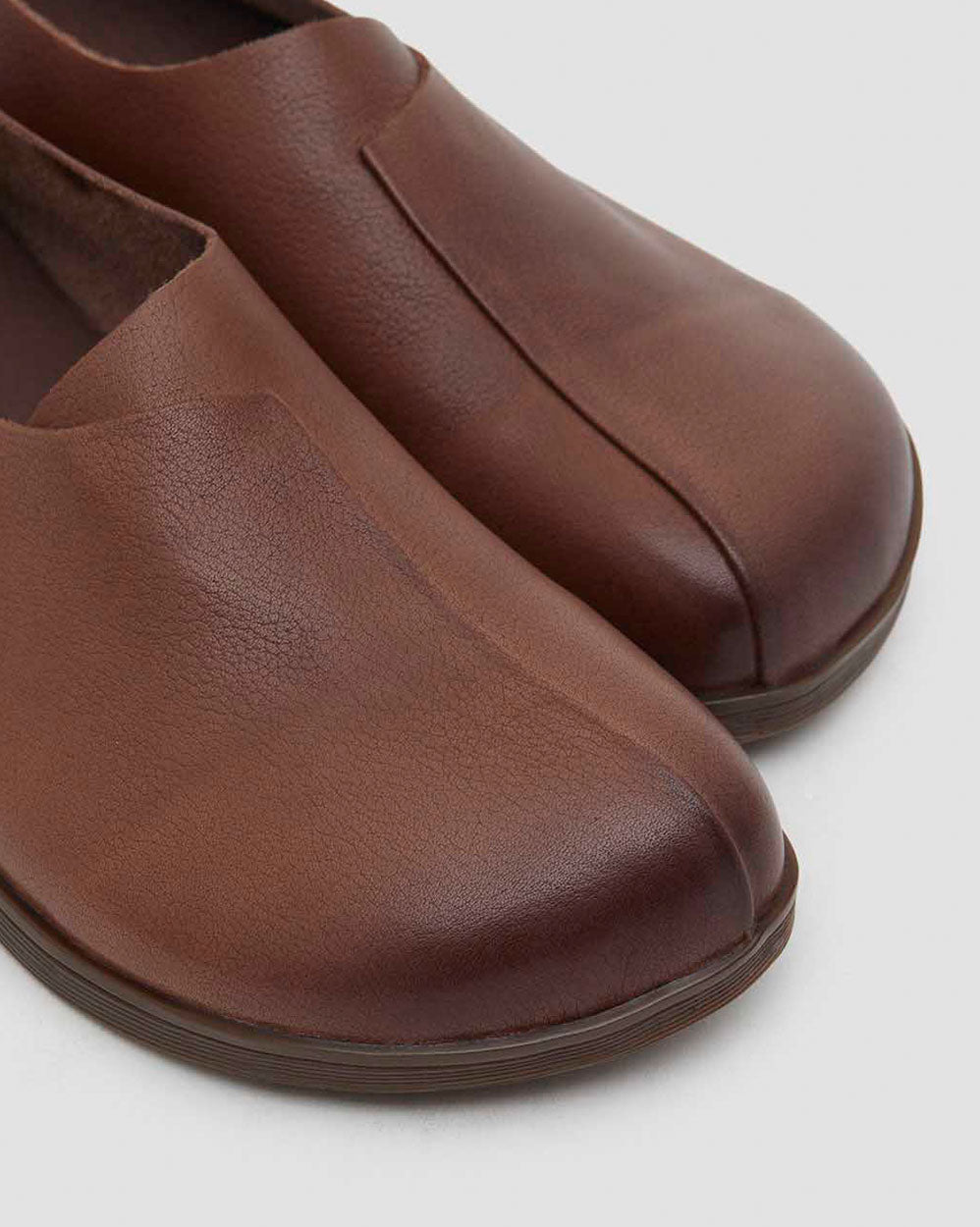 Slip-On Flat Shoes In Leather image 6