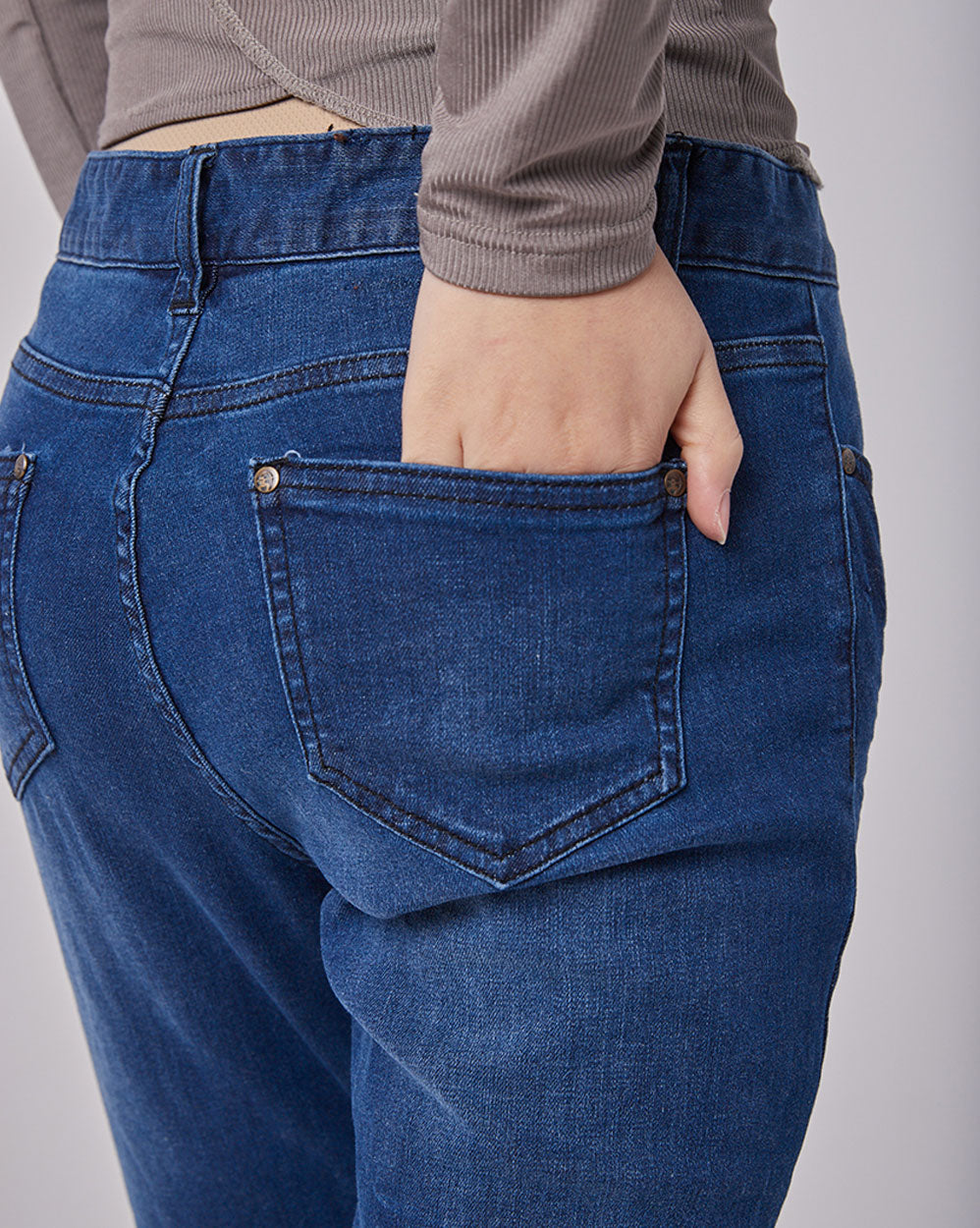 Women's Slim Leg Pull on Jeans image 4