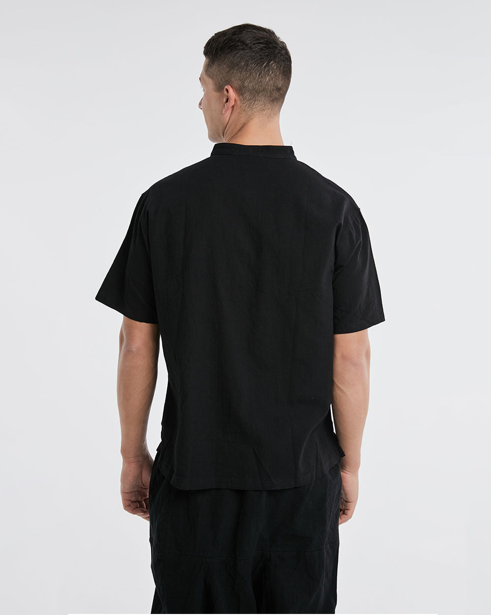 Light V-Neck Linen T-shirt image 3