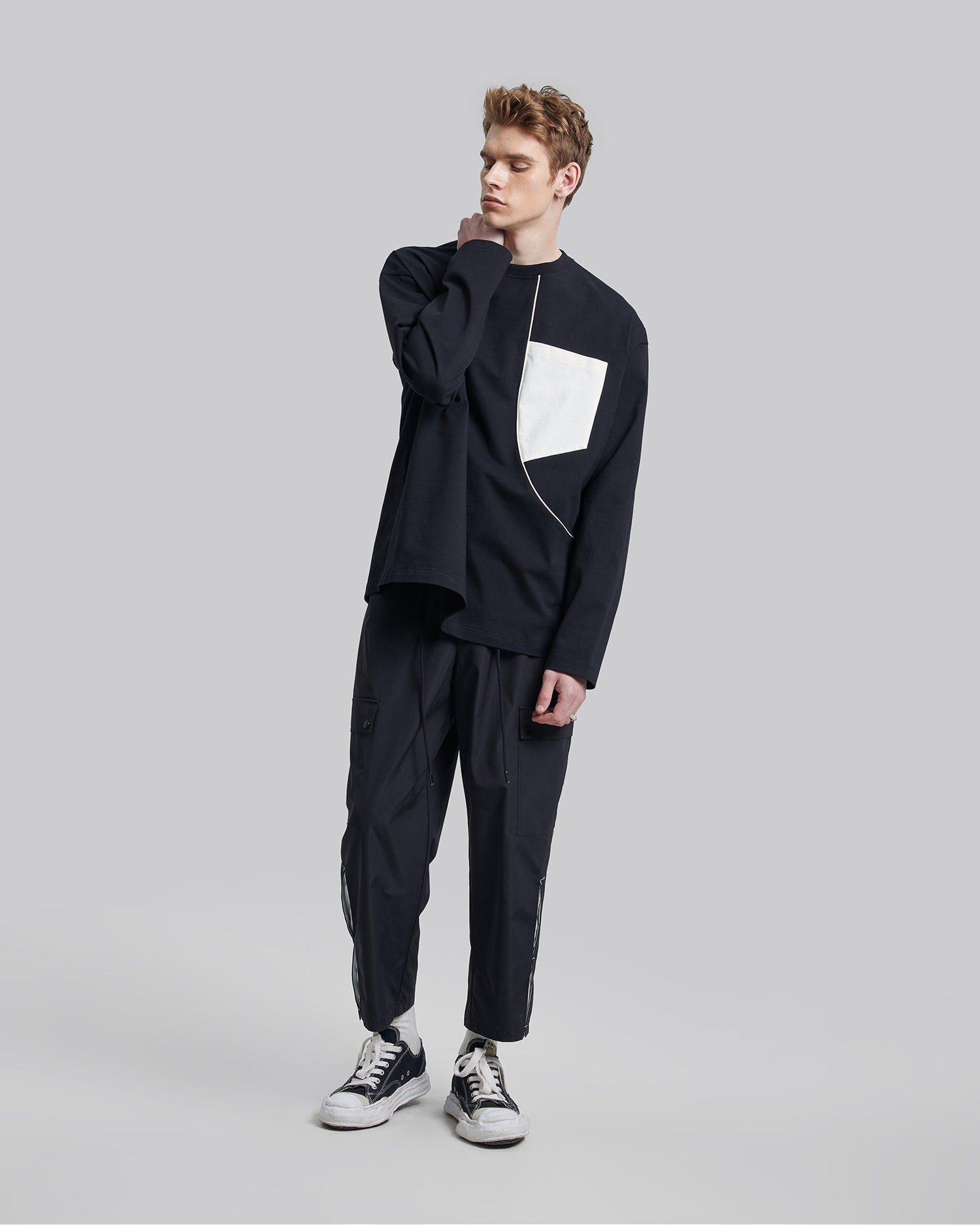 Curved Line Sweatshirt - Black, M image