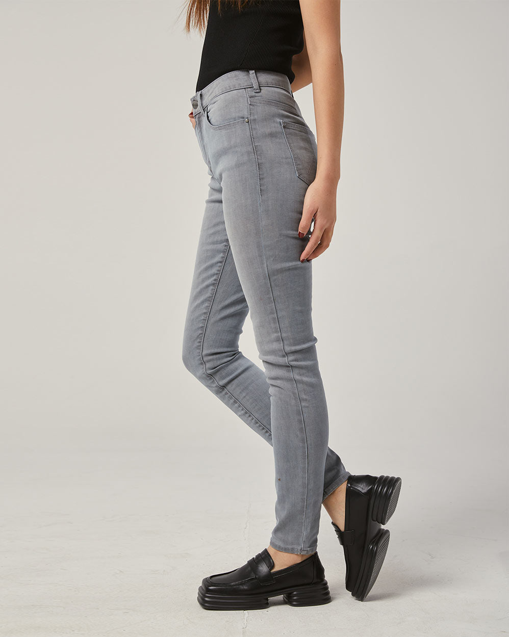 Classic Women's Color-fading Jeans image 1