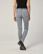 Classic Women's Color-fading Jeans image 2