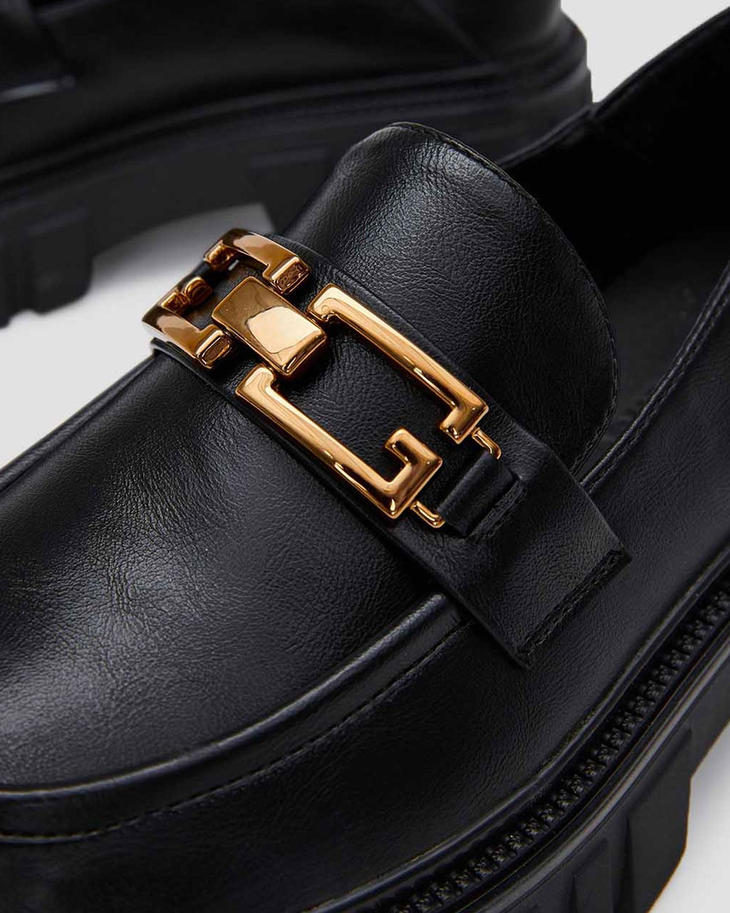 Leather Loafers With Chain image 4