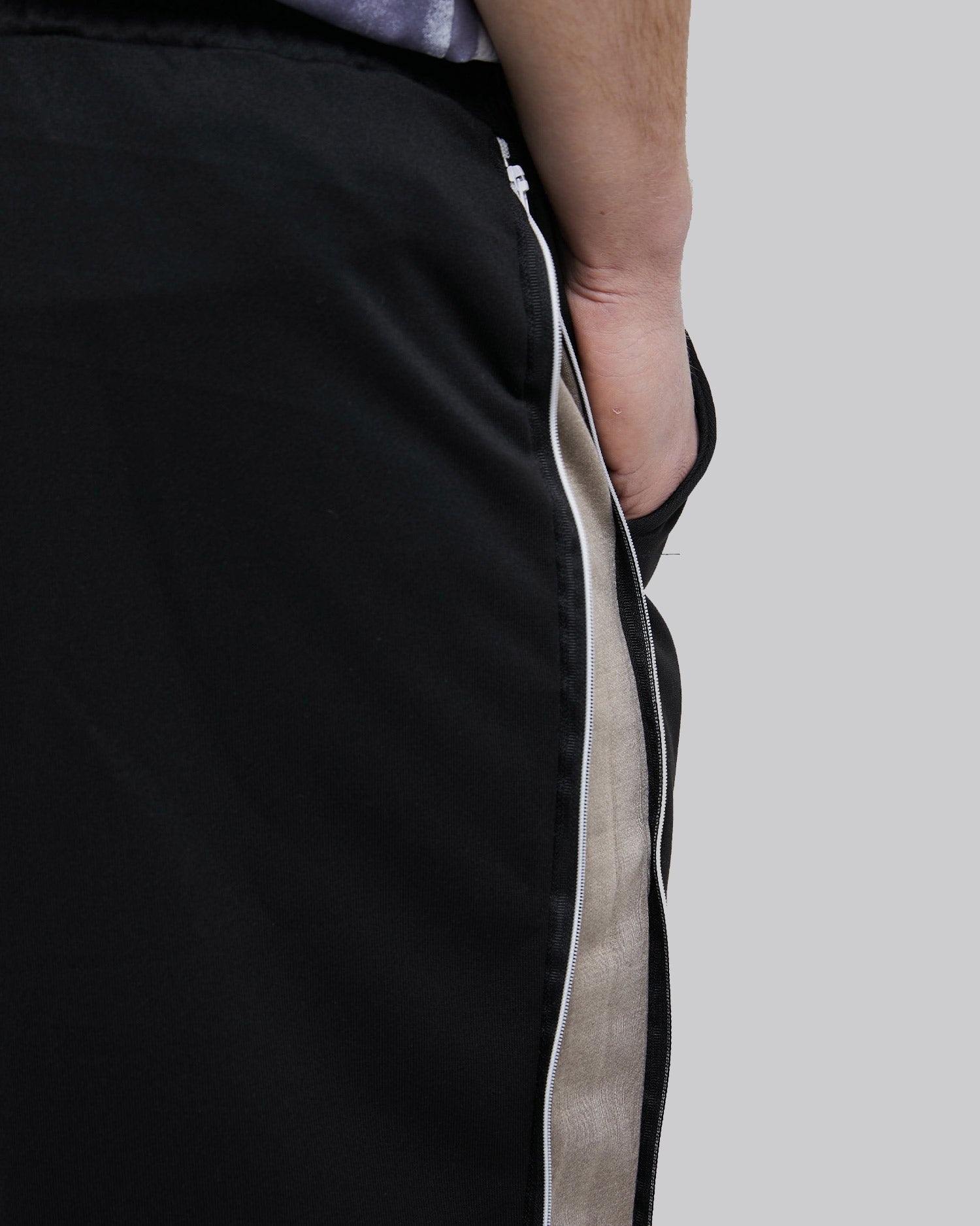 Side Paneled Baggy Shorts image 6