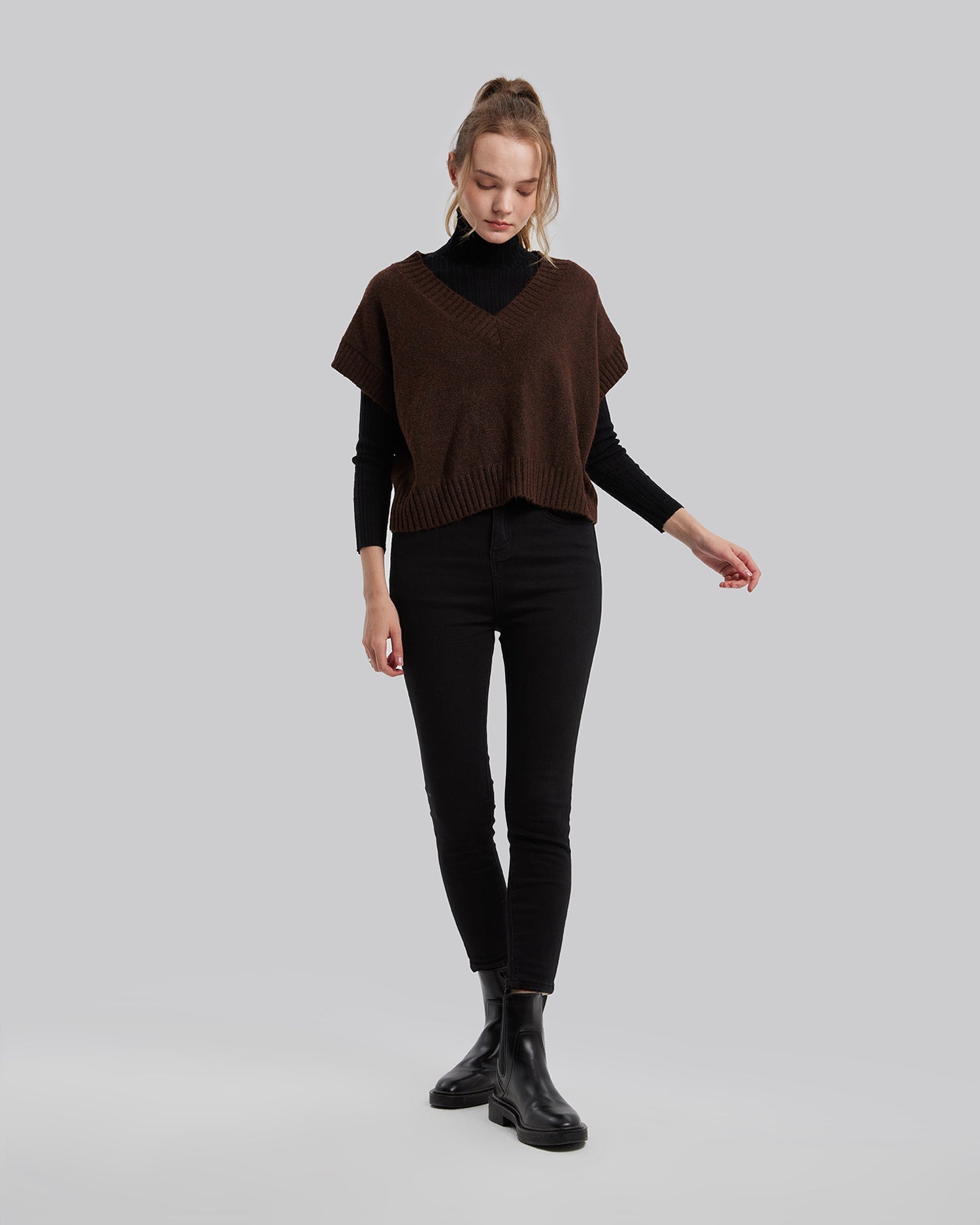 V-Neck Sweater - Coffee, M image