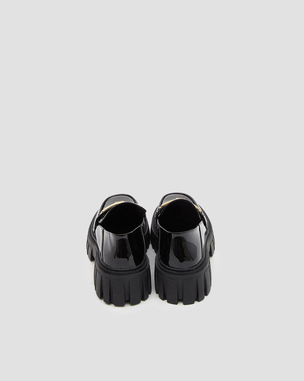 Shiny Leather Loafers With Chain image 2