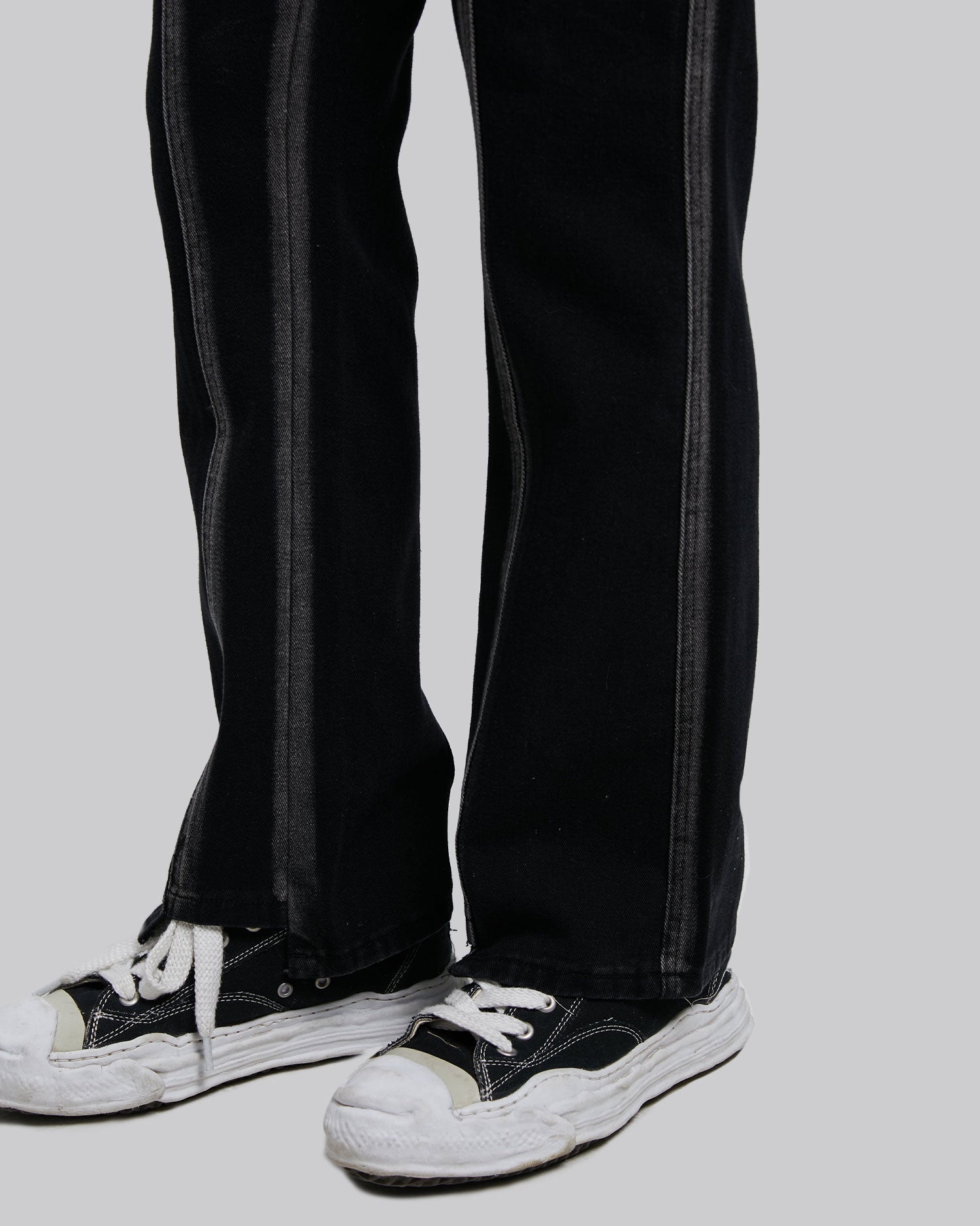 Contrast Trim Flared Jeans image 5