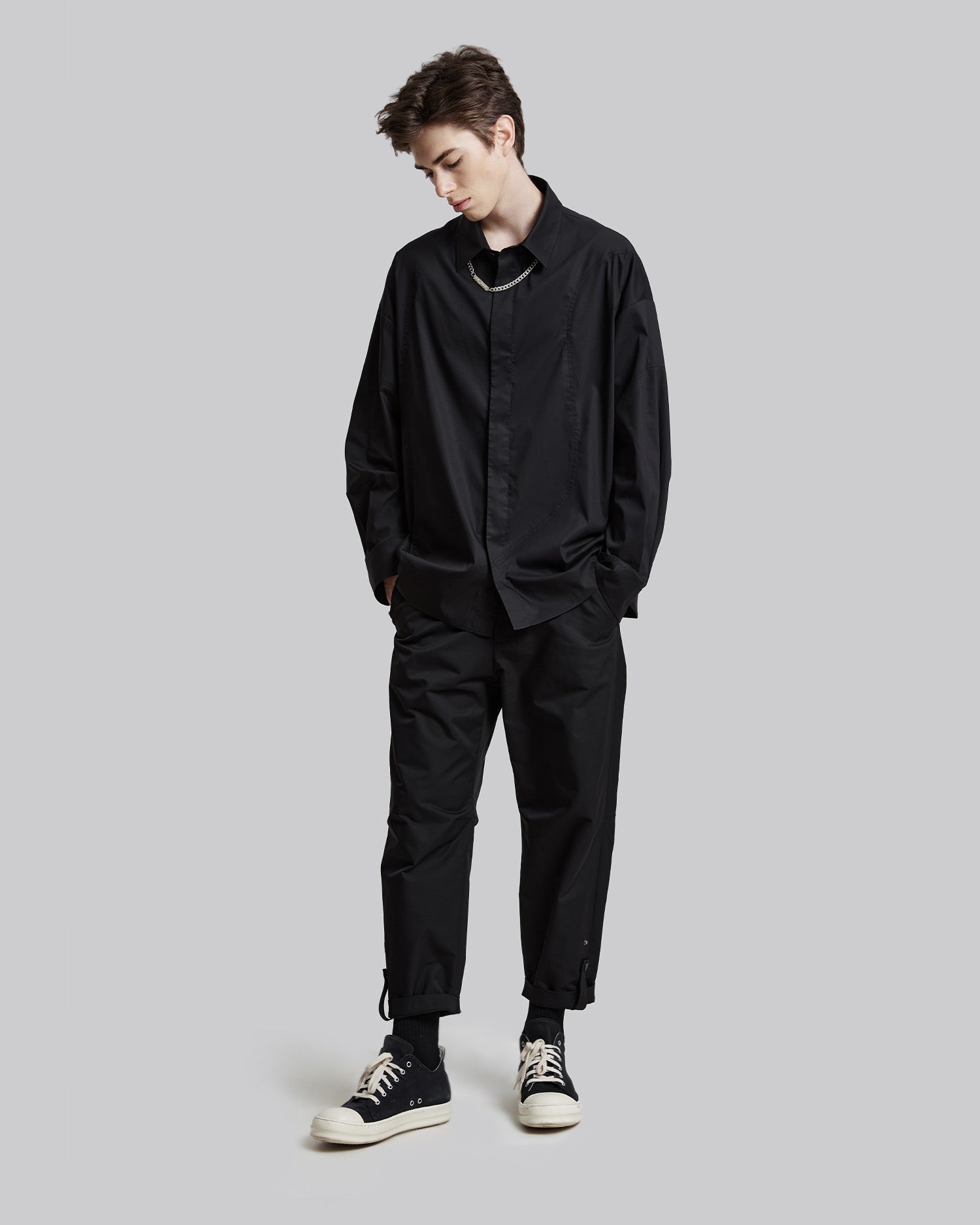 Unadorned All-Black Shirt - Black, M image