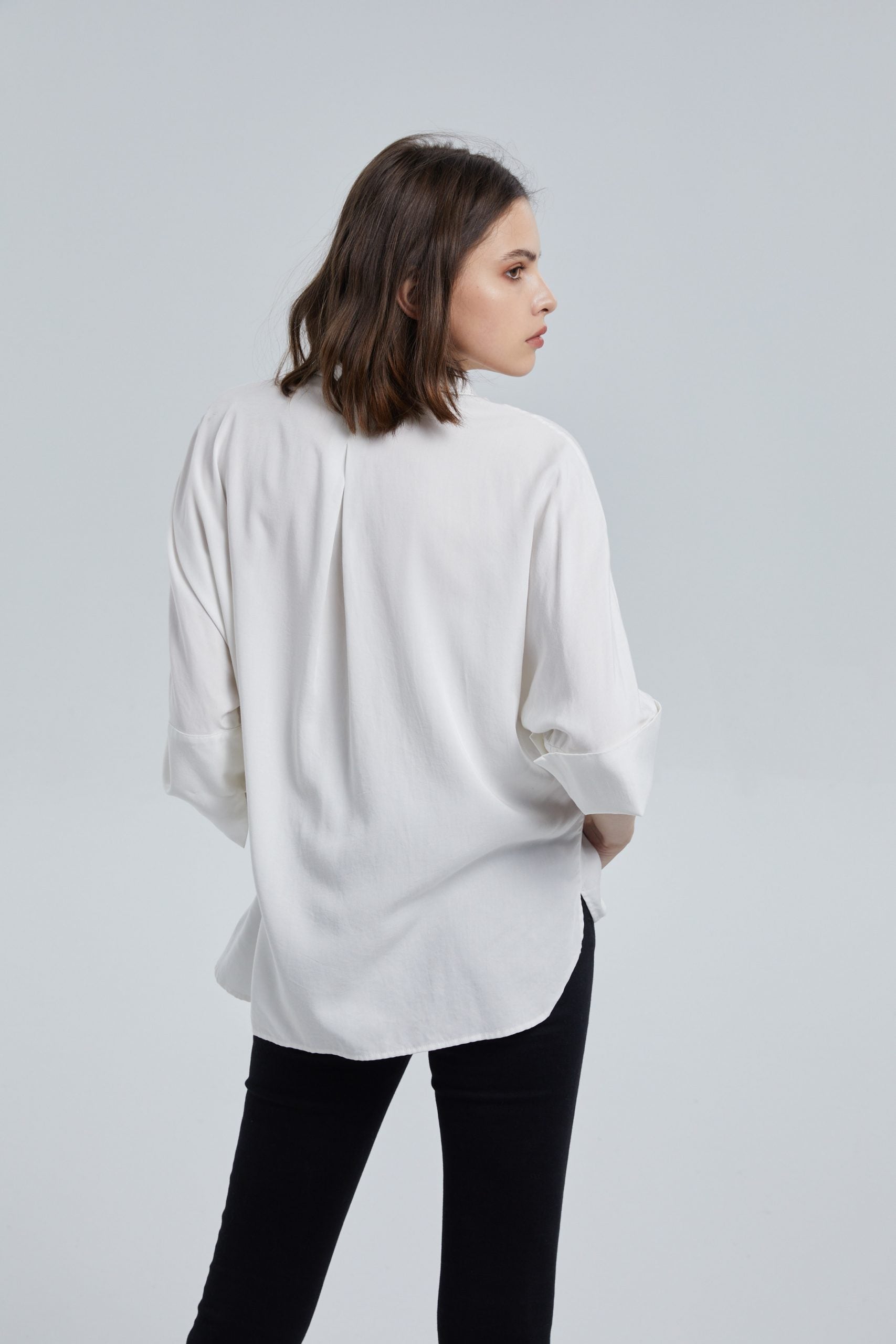 Loose-Fit Classic Short-Sleeve Shirt image 4