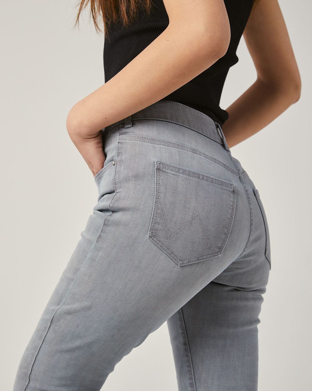 Classic Women's Color-fading Jeans image 5