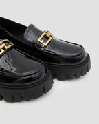 Shiny Leather Loafers With Chain image 3