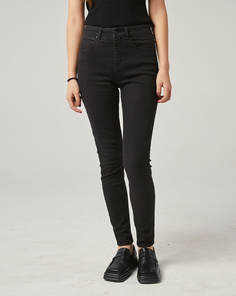 Women's Classic Slim-Fit Jeans image 1