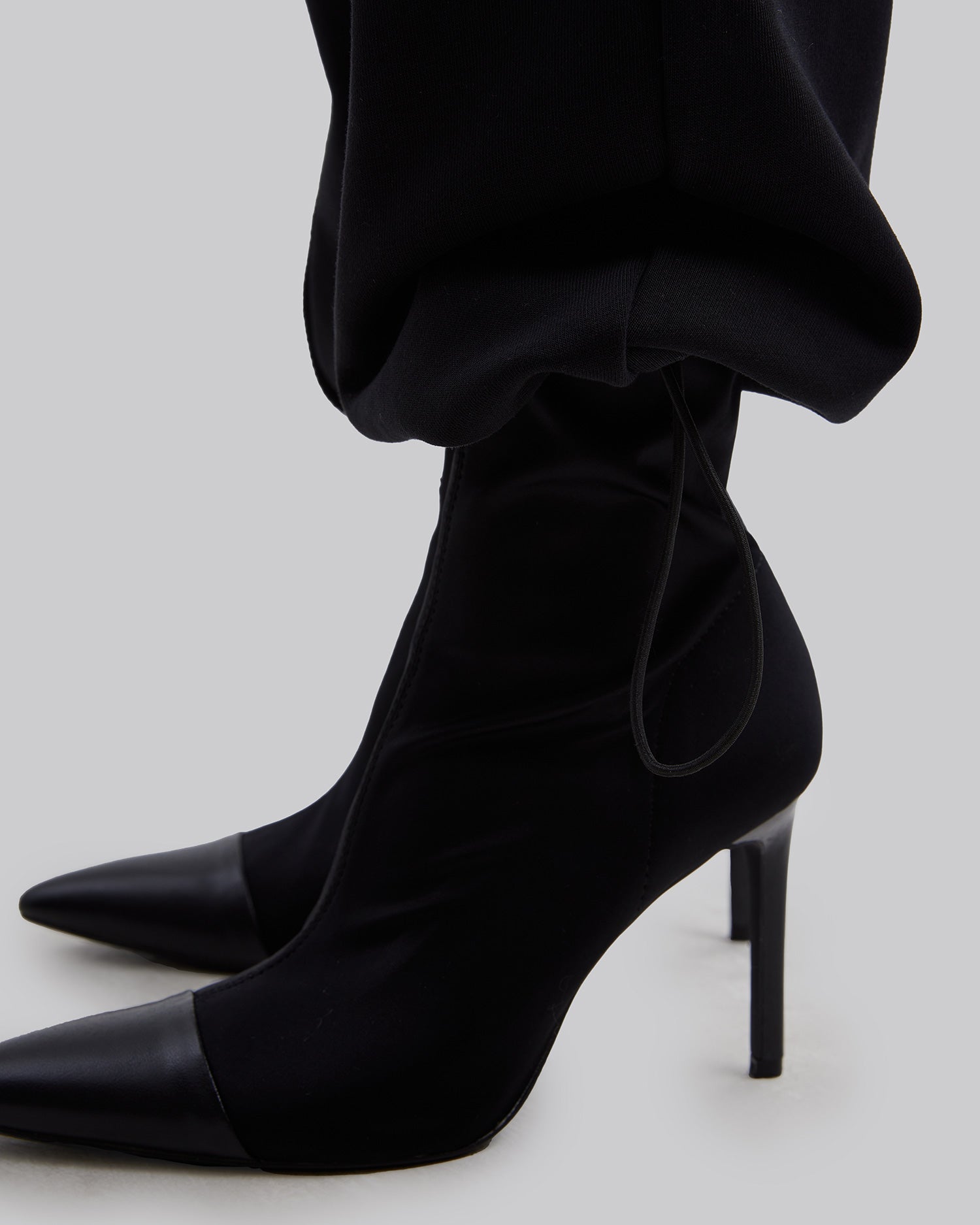 1 x Roomy Sweatpants in Black image 4