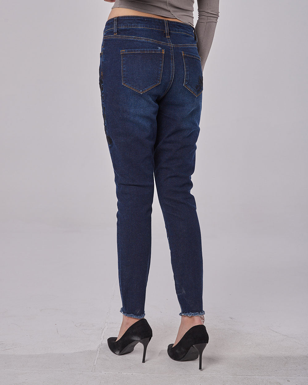 Jeans Cuffed with Trimmings image 2