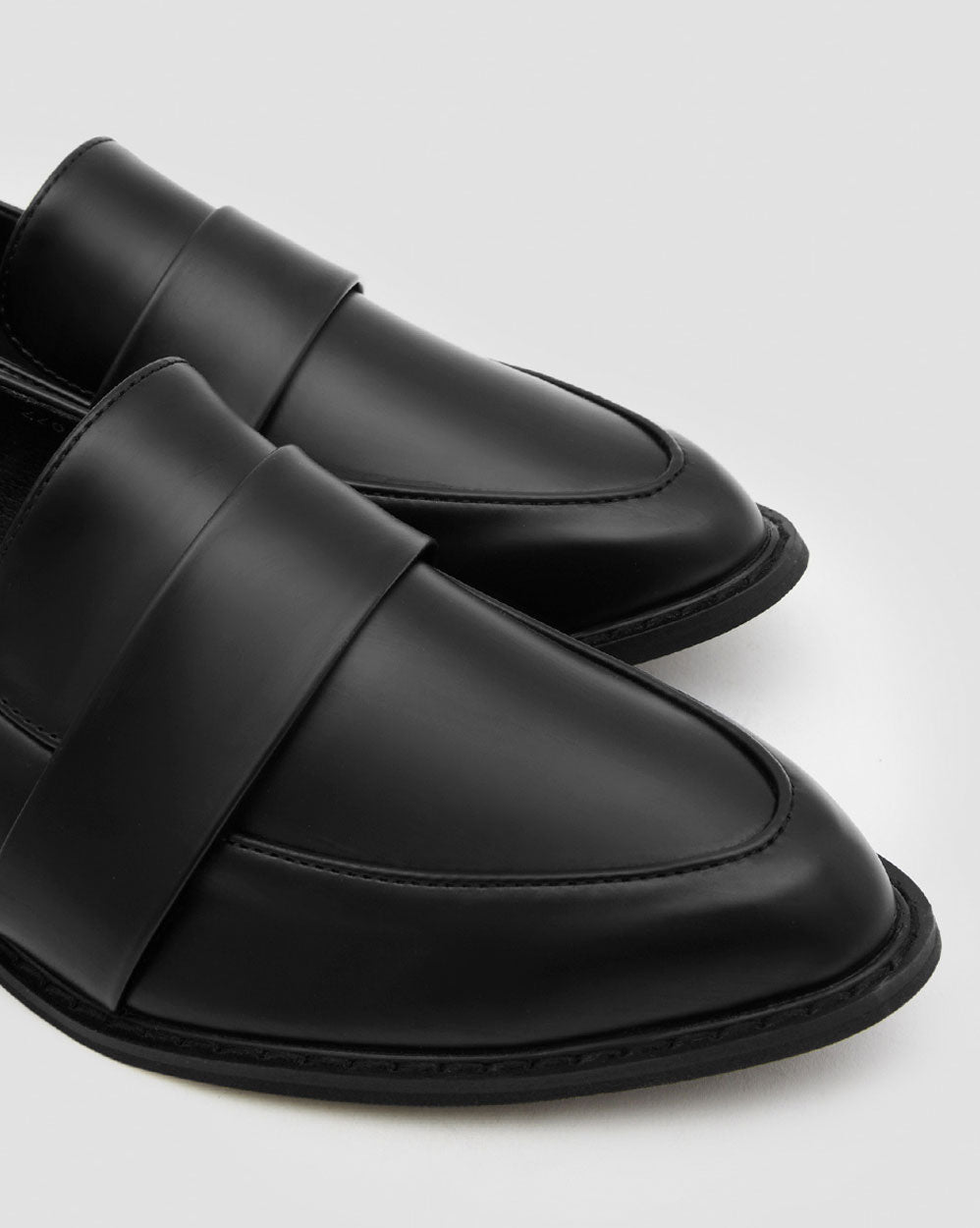 Pointed-Toe Penny Flat Shoes image 4