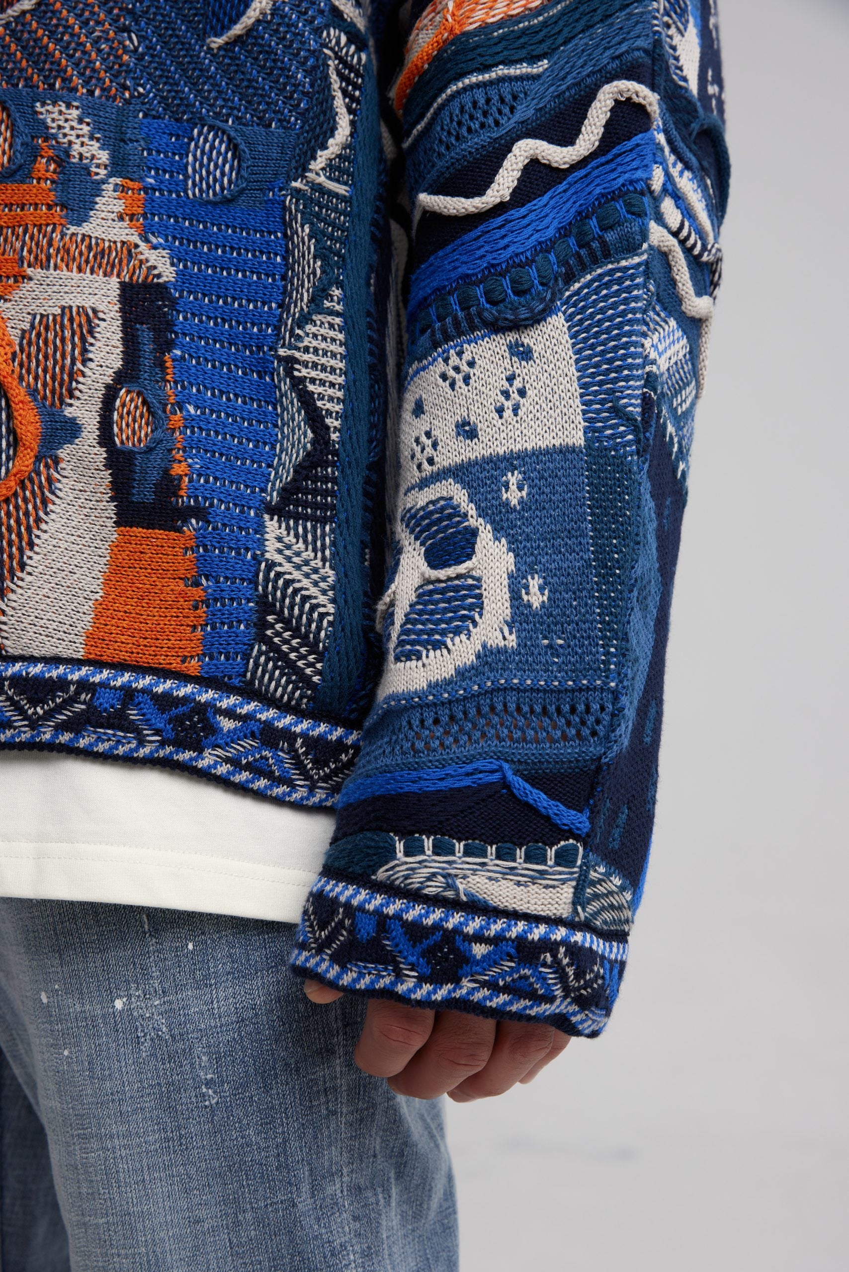 1 × Sweater With Cut-Out Graphics image 4