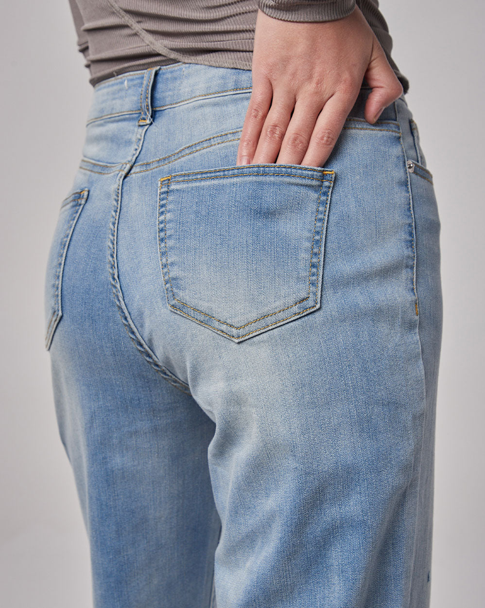Women's Classic Loose Jeans image 4
