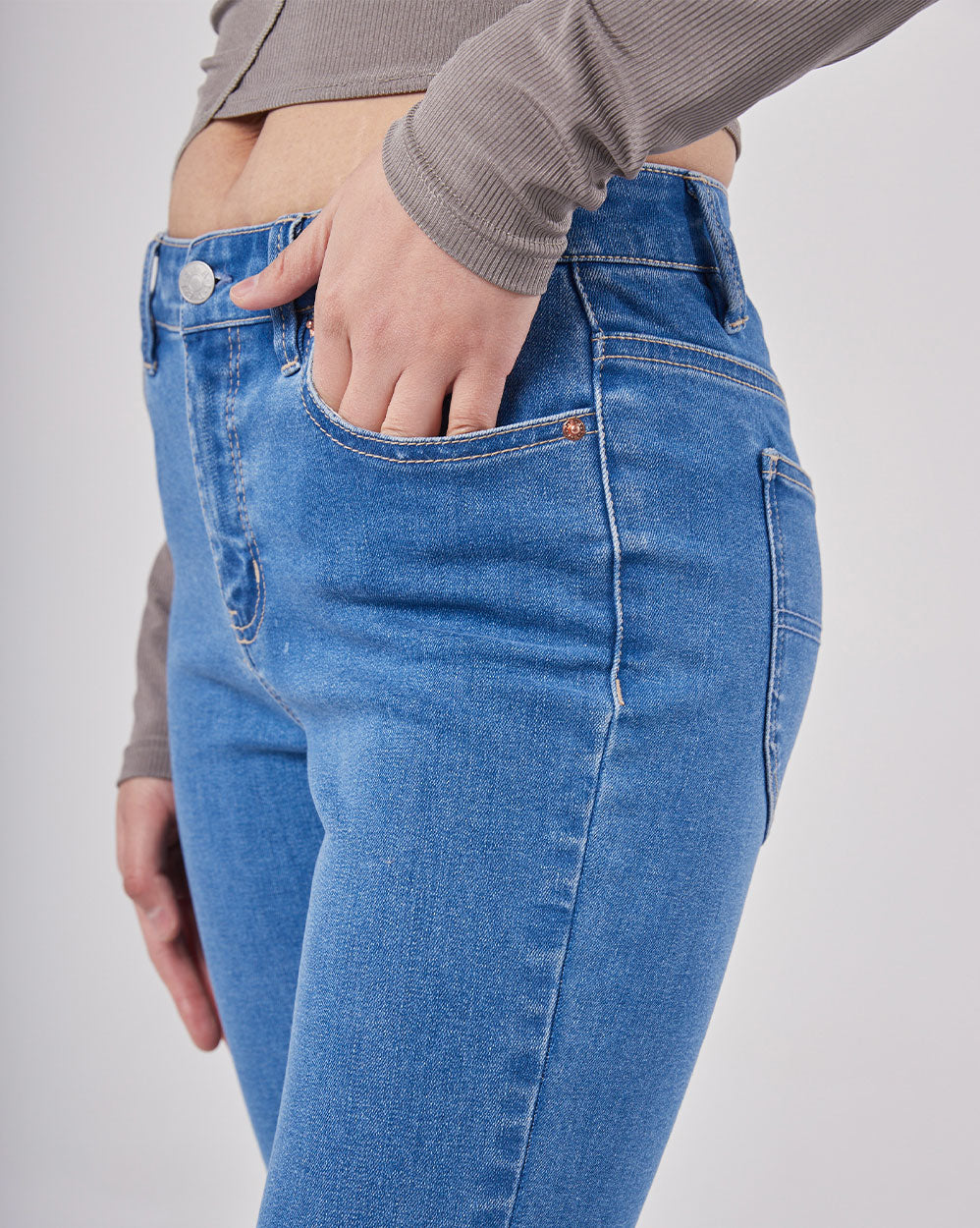 Women's High Rise Tapered Jeans image 4