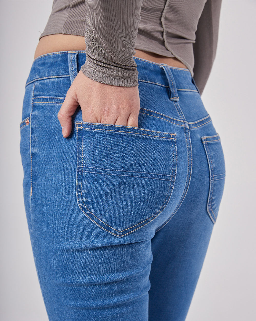 Women's High Rise Tapered Jeans image 5