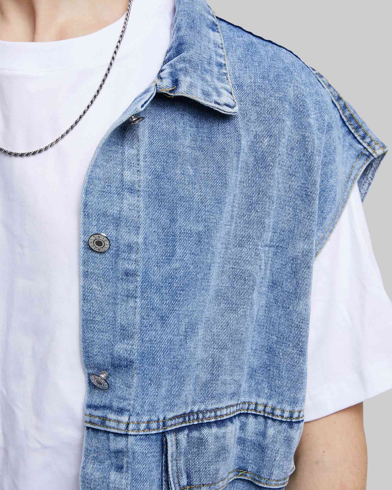 Sleeveless Patch Pocket Denim Jacket image 5