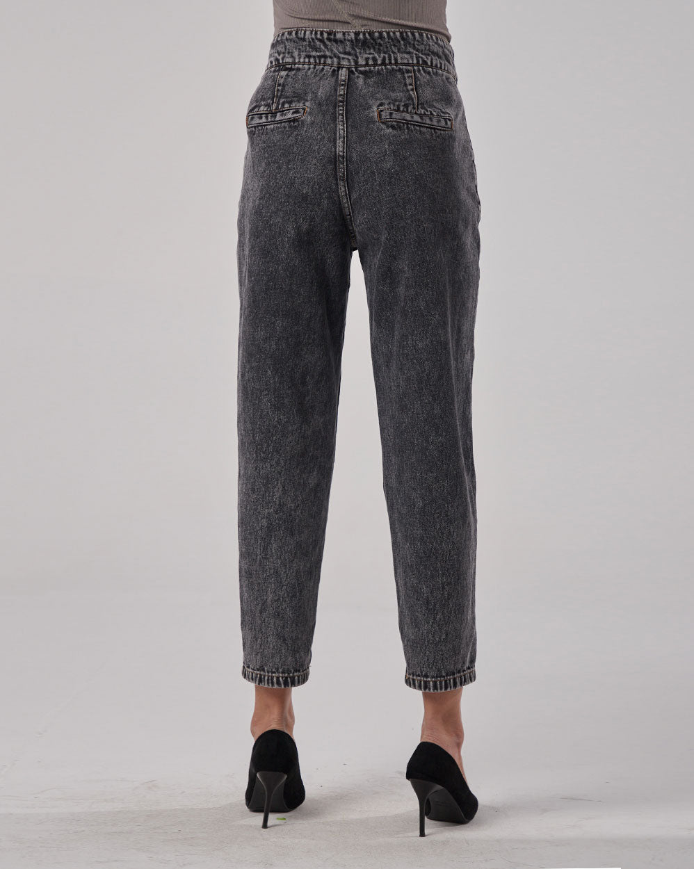 Women's Classic Stretch Jeans image 5