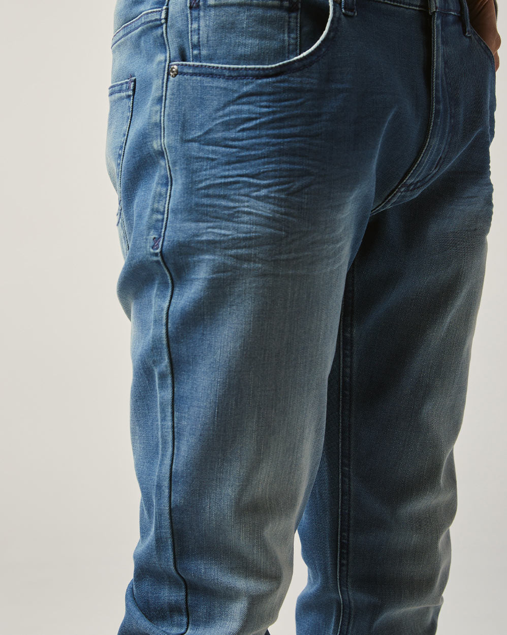 Men's Relaxed Fit Flex Jeans image 4